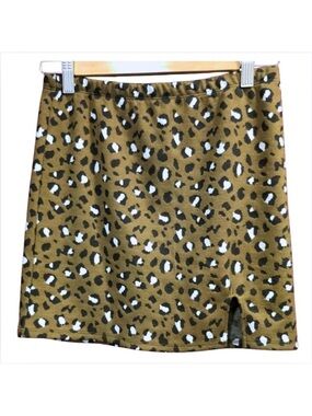 Forever 21 Mini Skirt size Medium in muted green Cheetah Print